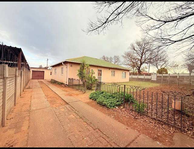 4 BEDROOM HOUSE FOR SALE IN VANDERBIJLPARK CW 5